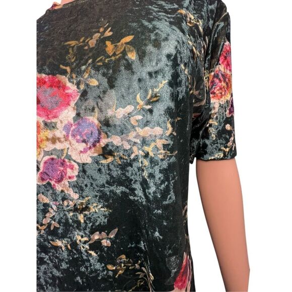 SHEIN Green Velvet Style Soft Floral Patterned T-Shirt - Picture 2 of 5